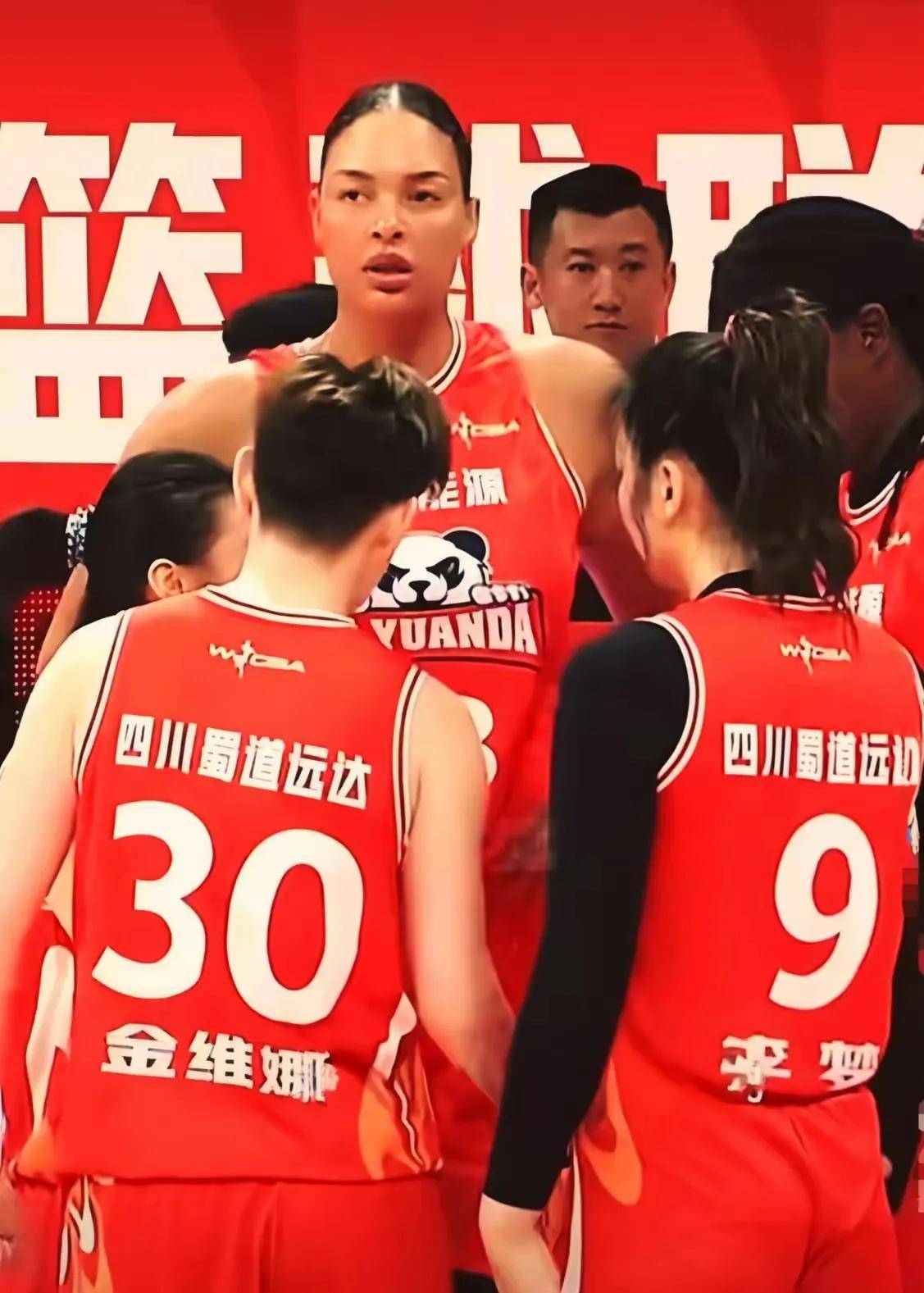 开云体育官网-女篮比赛现场掌声不断，胜者为王(中国女篮2025年最新比赛全场回放视频完整)