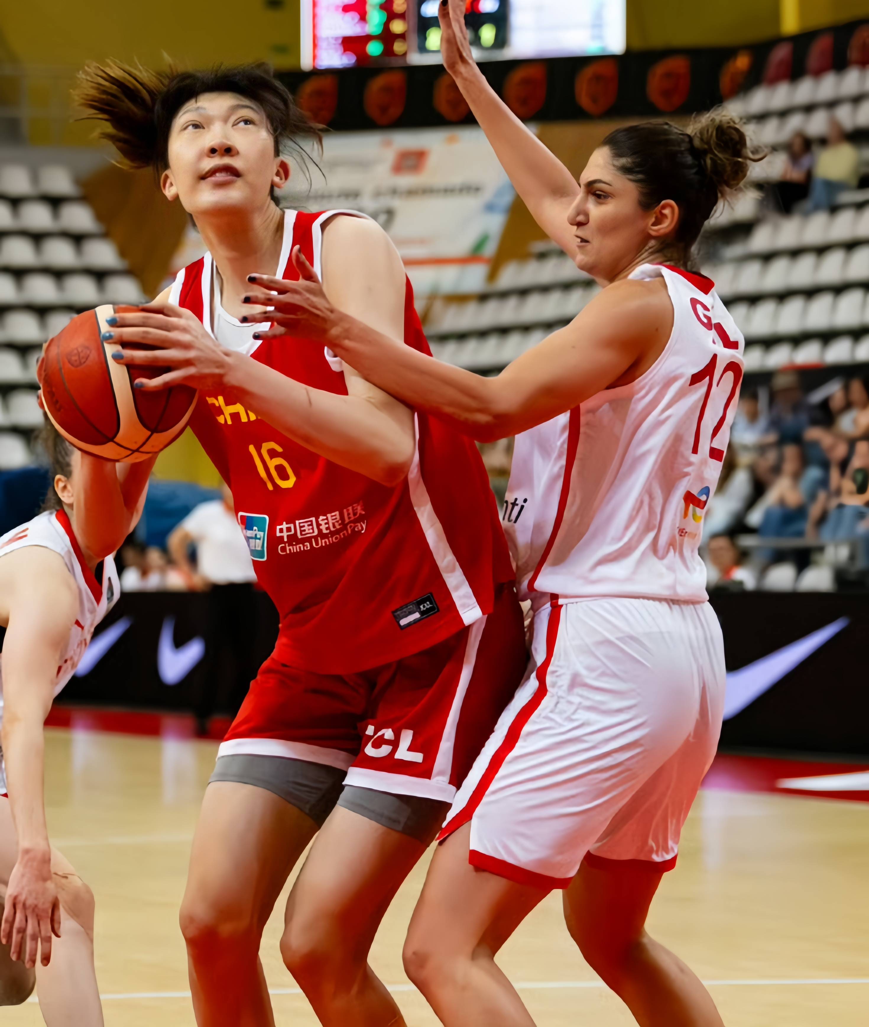 女篮比赛现场掌声不断，胜者为王(中国女篮2025年最新比赛全场回放视频完整)