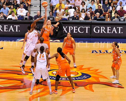 开云体育登录-薪资太低引抗议！WNBA与WCBA、NBA收入差距一览的简单介绍